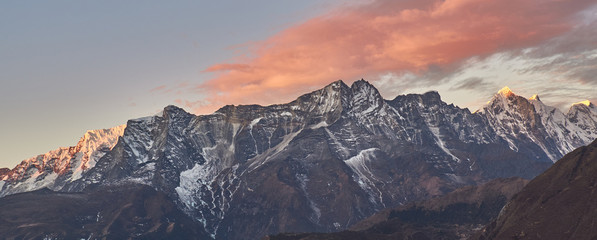 Fototapeta na wymiar Kangu Valley Himalaya