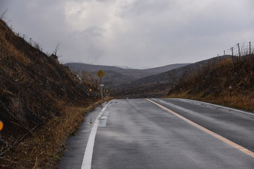 草原、海、洞窟