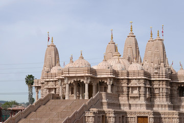 Fototapeta premium Exterior view of the famous BAPS Shri Swaminarayan Mandir