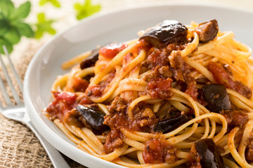 スパゲッティ　なすとひき肉のトマトソース