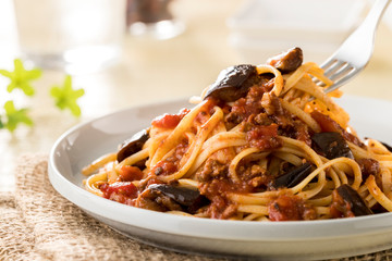 スパゲッティ　なすとひき肉のトマトソース