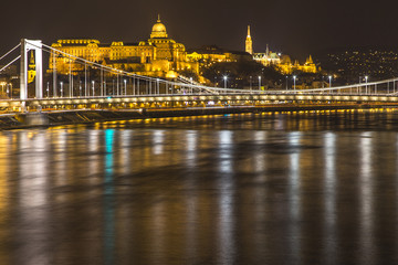 Fototapeta premium Budapest bei nacht