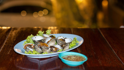 Cockles that have a pendant on the table