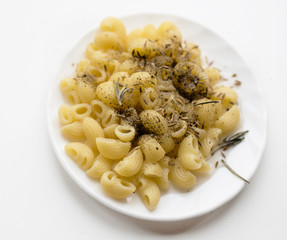 pasta with vegetable oil and spices