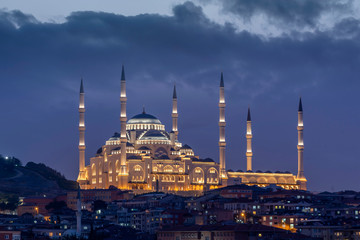 Great Camlica Mosque at Camlica © aydinsert