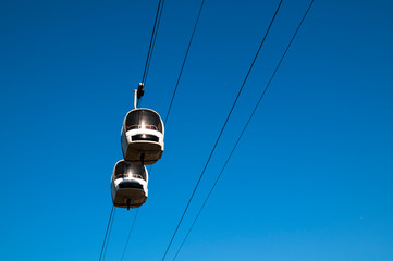Obraz premium Cable Cars Blue Sky