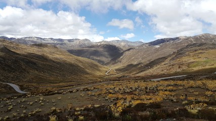 Vista paisaje montañoso