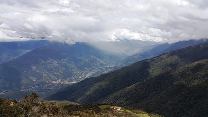 Vista paisaje montañoso