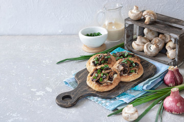 Flapjack with mushrooms and creamy garlic sauce