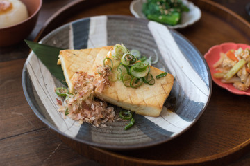 豆腐ステーキの和風おかず