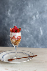 苺とヨーグルトのパフェ