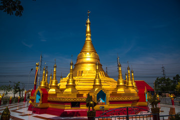 Naklejka premium Golden Pagoda with blue sky.