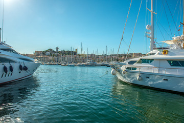 jachty przycumowane w porcie, Cannes, Francja
