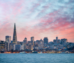 Obraz premium San Francisco skyline at dusk, California - USA