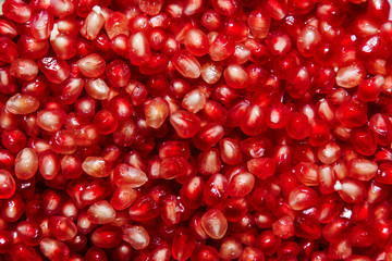 Close-up of juicy pomegranate seeds.