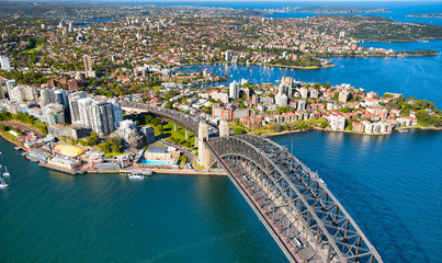 Fototapeta premium Widok z lotu ptaka na Sydney Harbour Bridge, symbol miasta, Australia