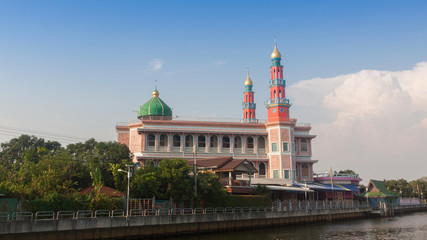 Fototapeta na wymiar Red Mosque in Bangkok , Thailand