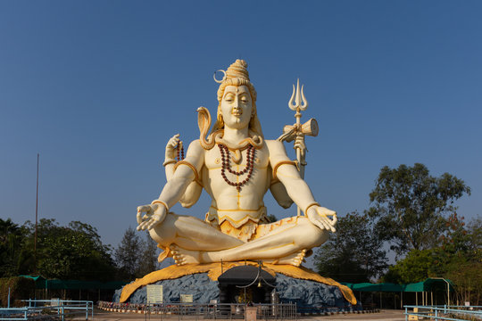 Statue de Shiva, Temple Shivgiri &agrave; Bijapur, Inde