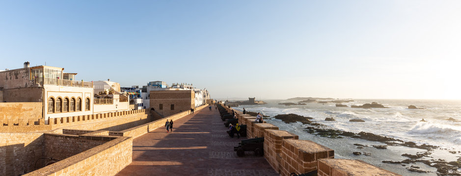 Coucher de soleil sur les remparts d'Essaouira, Maroc