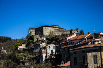 Fototapeta na wymiar The castle of Pontremoli in Lunigiana seen from the bridge