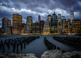 Obrazy na Szkle  Panoramę Nowego Jorku w pochmurny dzień