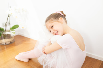 Fototapeta premium ballet dancer with teddy bear