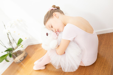Obraz na płótnie Canvas little ballerina dancer with teddy bear