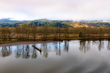 Fototapeta na wymiar Calm day at beautiful Columbia river, Washington and Oregon