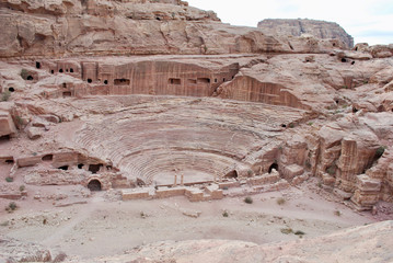 Obraz premium Remains of the Roman theater in the ancient city of Petra, Jordan