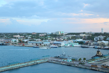 Fototapeta na wymiar The panoramic view of Nassau city port and downtown (Bahamas). 