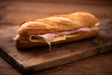 Photo sur Plexiglas Snack baguette sandwiches on rustic table