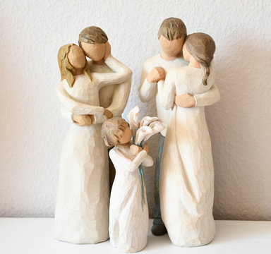 geschnitzte Figuren und sch&ouml;n, Familienfiguren