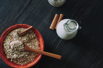 oat flakes with cinnamon and milk