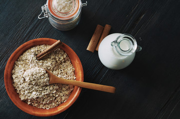 oat flakes with cinnamon and milk