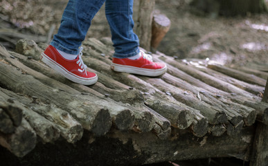 Leichtfüßig und frei über Planken