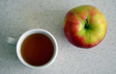 Tea with apple