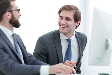 Fototapeta premium close up. colleagues discuss working issues