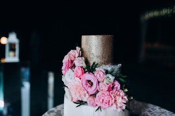 Festive cake with live flowers. Wedding Cake.