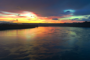 Obraz premium Red sunset at beautiful Columbia river, Washington and Oregon