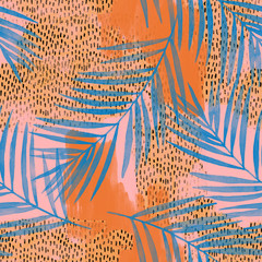Water kleur palmbladeren op ruwe grunge texturen, doodles, krabbels achtergrond
