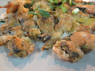 Oyster omelette , Fried clams (Hoi-Tod)