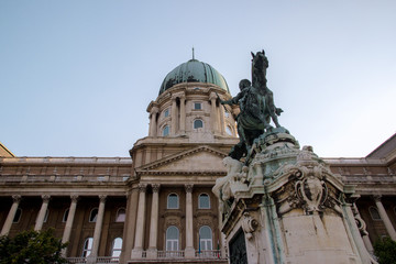Fototapeta na wymiar Budapest's statue