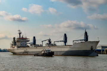 Obraz premium Cargo ship at the Trade Port