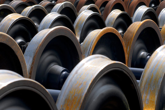 rads&auml;tze der eisenbahn gelagert in reihe