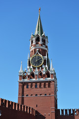 Fototapeta na wymiar Clock tower of the Moscow Kremlin against the blue sky