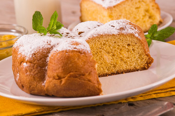 Cake with lemon cream filling.