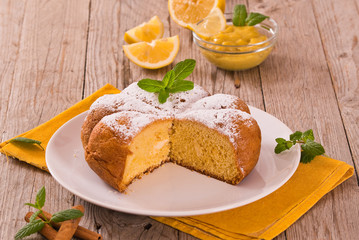 Cake with lemon cream filling.