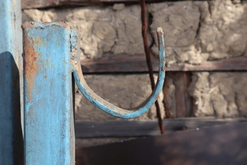  welded metal, old hook fastening system