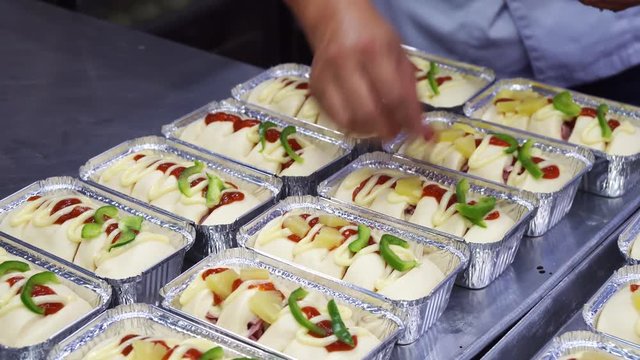 Chefs are sprinkling toppings on toast, ham pizza on a tray Freud.