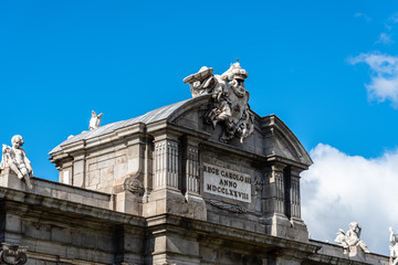 Obraz premium Low angle view of Alcala Gate in Madrid